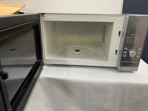 *BARGAIN BUY*DEMO AS NEW LOGIK MIRROR FINISH 30L MICROWAVE- IN BOX -WORTH R2k-GRAB IT 4RM JUST R799!