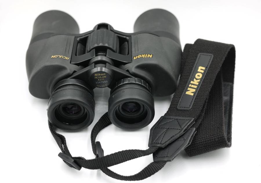 Nikon Aculon A211 10x42 binoculars