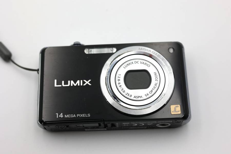 Panasonic LUMIX DMC-FS11 digital point and shoot camera