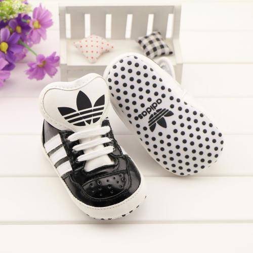 ADIDAS BABY SNEAKERS BLACK. (heart flap)