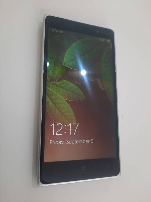 Like NEW NOKIA LUMIA 830 - LIME GREEN for SALE!