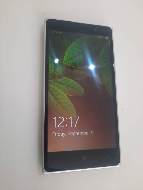 Like NEW NOKIA LUMIA 830 - LIME GREEN for SALE!