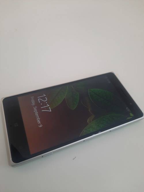 Like NEW NOKIA LUMIA 830 - LIME GREEN for SALE!