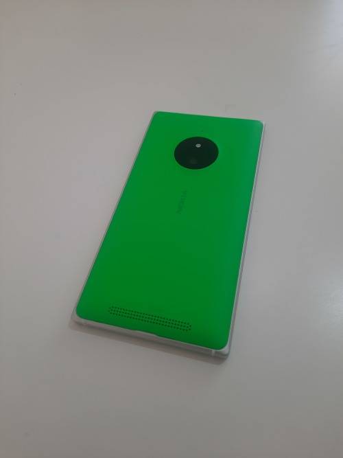 Like NEW NOKIA LUMIA 830 - LIME GREEN for SALE!