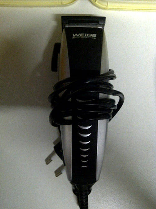 1 x WEIGE Hair Cutters - Voetstoots - Needs Repairs