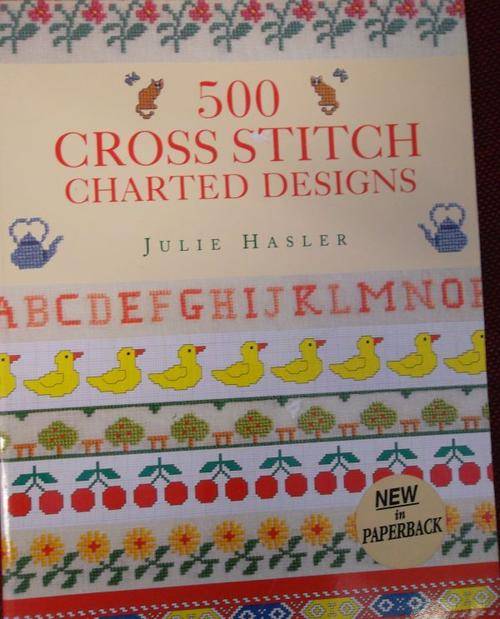 500 CROSS STITCH CHARTED DESIGNS By Julie Hasler