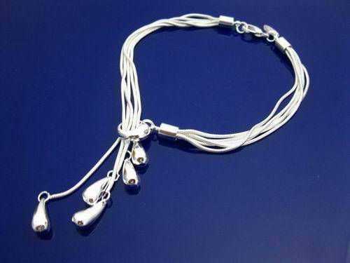 Elegant Silver Teardrop Bracelet