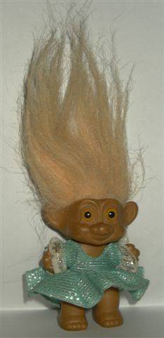 Arlenco Troll in green dress