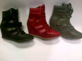 V V COMFY LADIES SNEAKER BLACK WEDGE BOOTS - size 6
