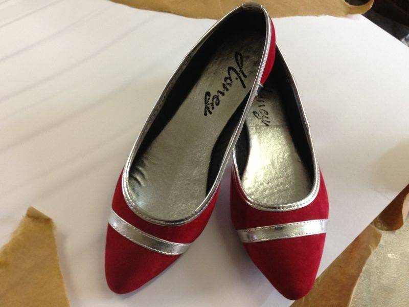 V V COMFY LADIES RED HONEY PUMP- size 7