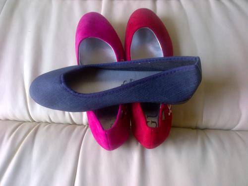 SIZE6:ONE BIDDER TAKES ALL 3 PAIRS OF SHOES+1 PAYMENT OF R65POSTAGE FOR ALL3PAIRS