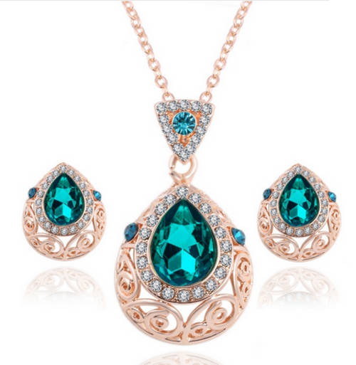 EXQUISITE!! YELLOW GOLD PLATED WITH SIMULATED DIAMOND NECKLACE AND EARRING SET ERV R999