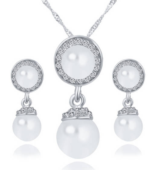 EXQUISITE!!SILVER PLATED WITH SIMULATED DIAMOND NECKLACE AND EARRING SET ERV R999