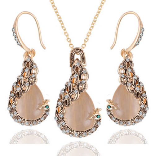 EXQUISITE!! YELLOW GOLD PLATED WITH SIMULATED DIAMOND NECKLACE AND EARRING SET ERV R999