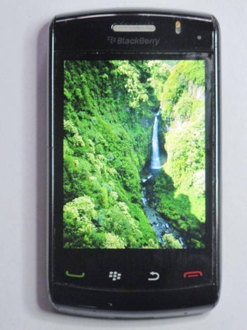 ORIGINAL BOXED  BLACKBERRY STORM 2 9550 TOUCHSCREEN!!   AS NEW!!  In stock