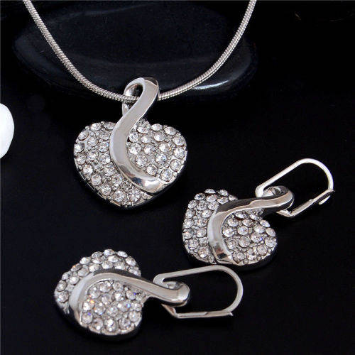18K Gold Filled Austrian Crystal 49cm Necklace Pendant Earrings Jewelry Set