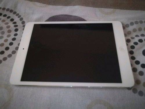 iPAD MINI 1 - 16gig - WHITE - WIFI ONLY - NO BOX
