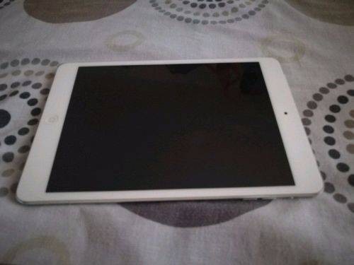iPAD MINI 1 - 16gig - WHITE - WIFI ONLY - NO BOX