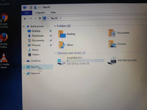 Acer Aspire E1-572  i5 4th Gen, 750GB HD and 4GB Ram