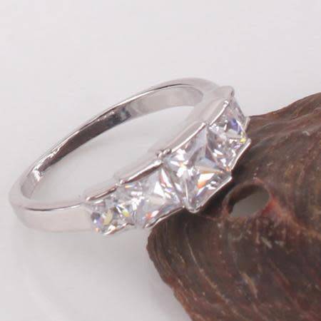 18k White Gold filled Wedding Ring Sz9