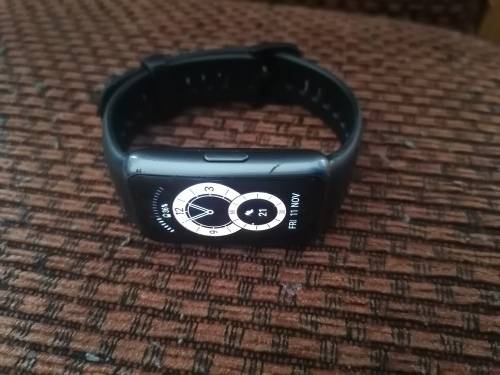 HUAWEI BAND 6, model FRA-B19