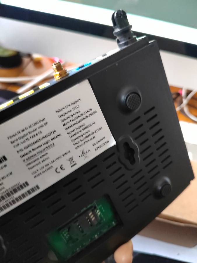 D-LINK DWR-956M 4G LTe router (It take a sim card)