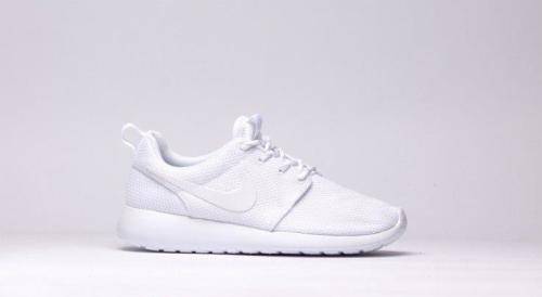 **HOT!!! MEN NIKE ROSHE ONE - RETAIL R1328! ONLY 1 PER CUSTOMER (UK 6,7,8,9,11)***