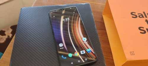 *LATE LISTING**Collectors Item* OnePlus 6T McLaren Edition Boxed. 256GB Storage. 10GB Ram.