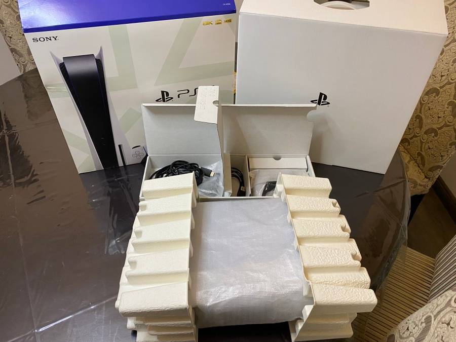 *MONTH END SPECIAL* As New PS5 Disc Edition Boxed with all accessories. Glacier White.1TB SSD.