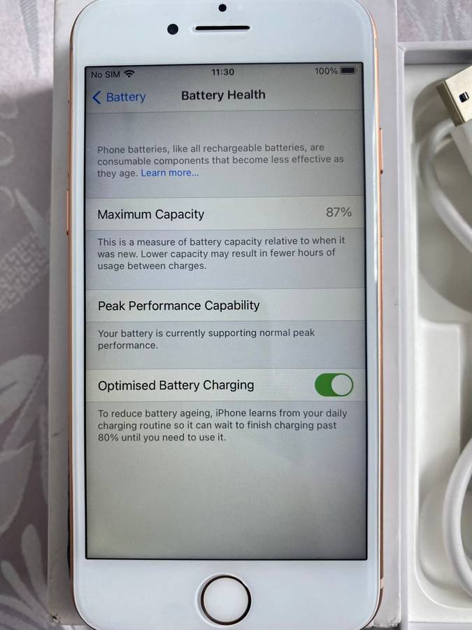 GREAT CONDITION APPLE IPHONE 8 64GB ROSE GOLD WITH BOX, COVER AND CABLE