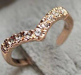 "V" Shaped Classic Fashion Ring !*Beautiful*! Local Stock!!