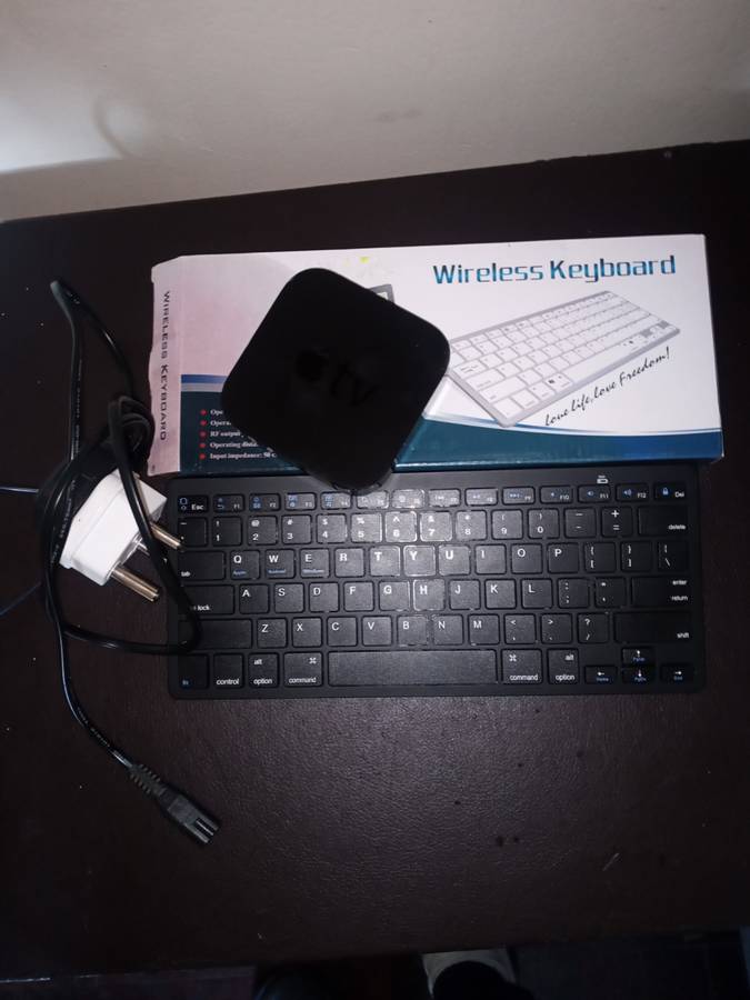 APPLE TV WITH BLUETOOTH KEYBOARD
