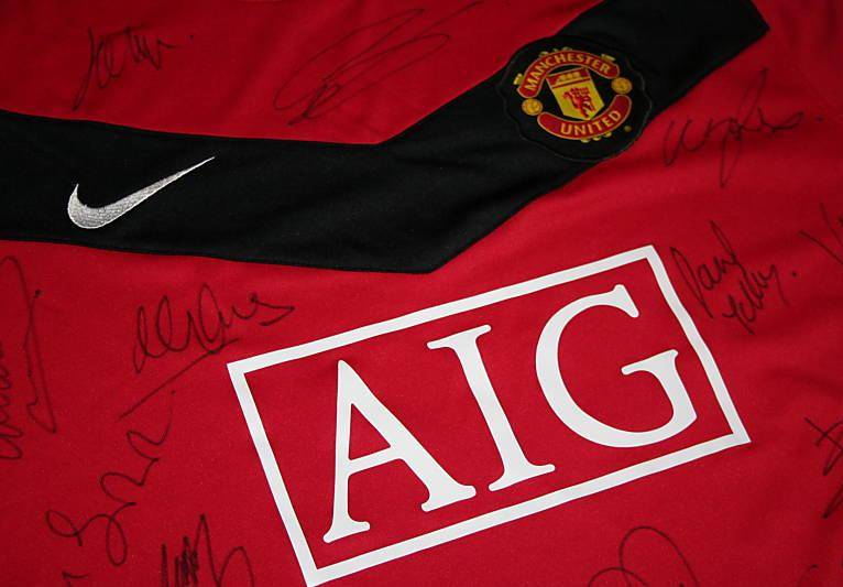 Team Signed Manchester United 2009/10 Shirt with coa