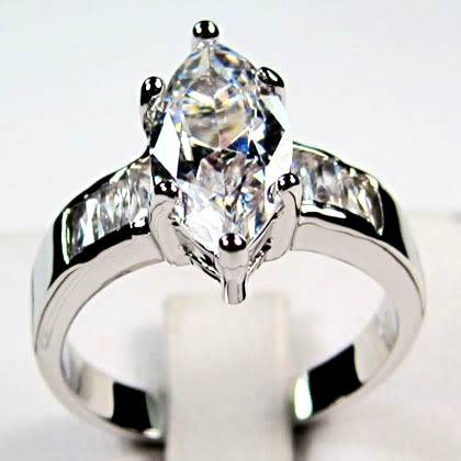 Flawless!! * 10KT White Gold White Sapphire Ring Size 8 / Q *
