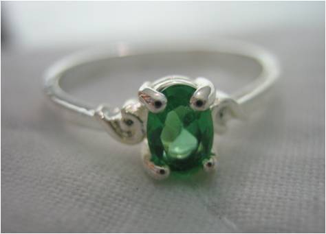 VERY DAINTY SILVER PLATED RING WITH GREEN QUARTZ CZ