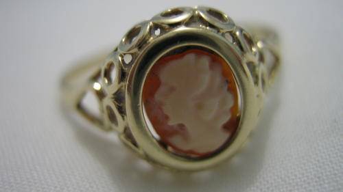 9ct gold Hallmarked Ladies Ring Cameo Ring size v