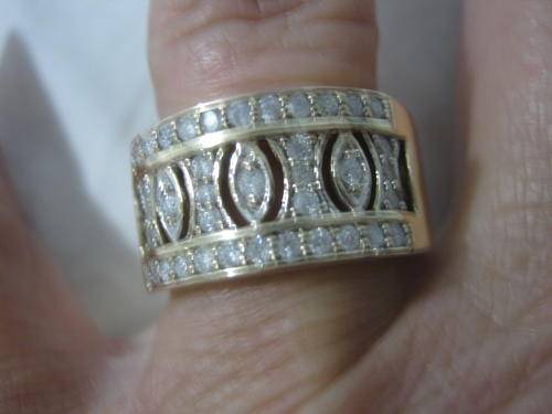 9ct YELLOW GOLD DIAMOND RING