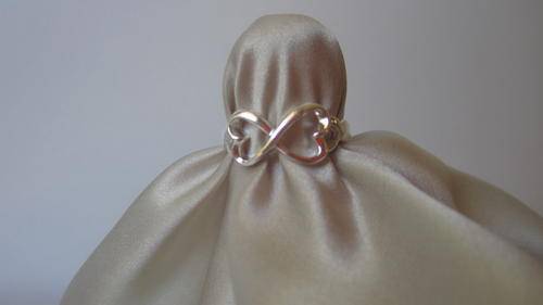 BEAUTIFUL SOLID SILVER HEARTS RING - SIZE UK O, US 7