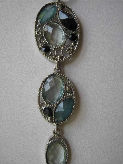 THREE TIER PENDANT WITH FILIGREE FINISH HAS A SILVER TONE NECKLACE