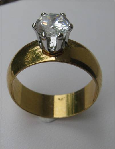 GOLD ELECTROPLATED WITH 1 CZ STONE - SIZE 5 (CANNOT BE RESIZED)