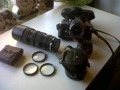 OLYMPUS CAMERA WITH MANY EXTRA'S FOR SPARES ONLY