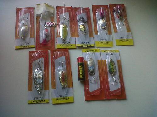 LOT OF 10 FISHING LURES    *SEE PICTURES*