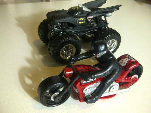 2 X ACTION FIGURES (BATMAN AND THE PUNISHER)