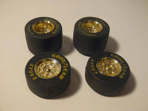 SCALEXTRIC F1 RIMS / TYRES  -  1 /32 SCALE SLOT CAR SPARES.