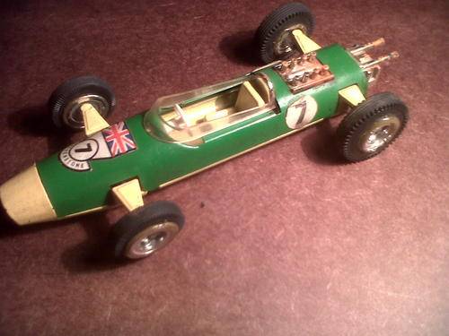 VINTAGE TRI-ANG MODEL CAR (MADE IN ENGLAND)