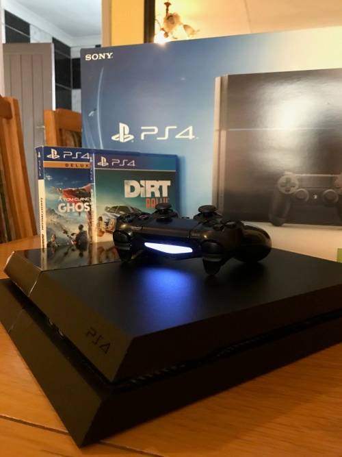 Playstation 4 - LIKE NEW