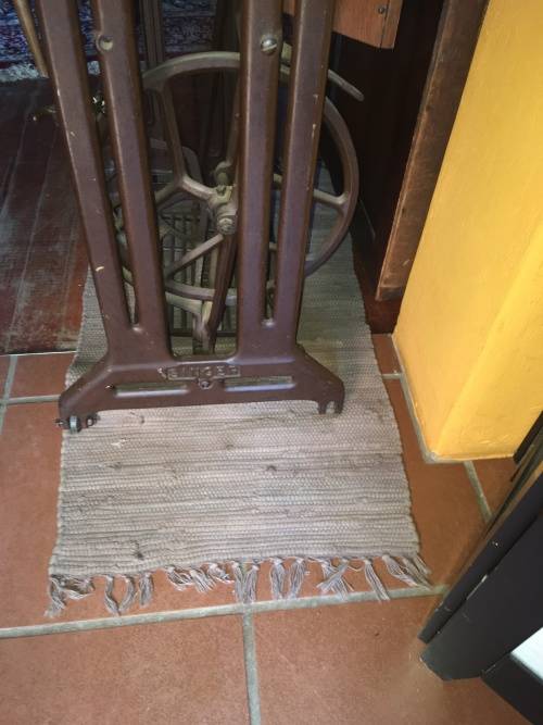 Singer sewing machine (not working)