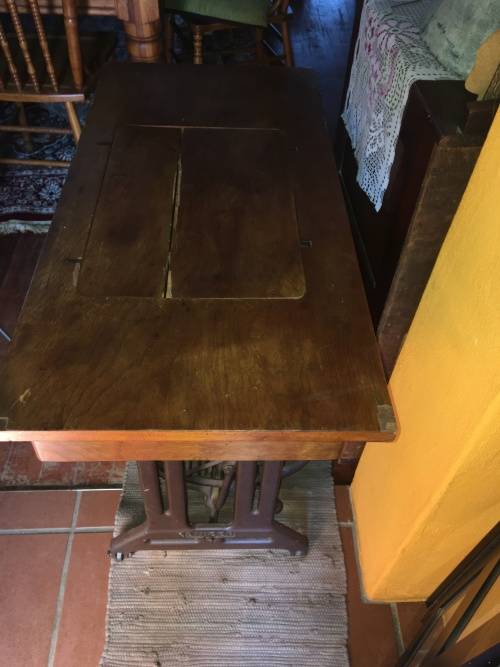 Singer sewing machine (not working)