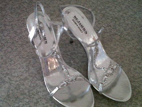 **** BRAND NEW LADIES HEELED SILVER SANDALS ****