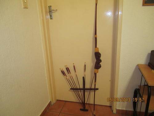 ***ORNAMENTAL BOW AND ARROWS WITH STAND***